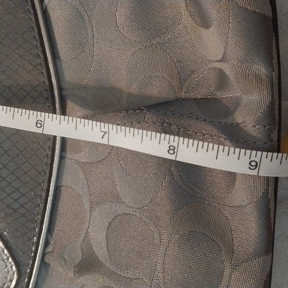 Coach w/extra chain - Picture 8 of 9